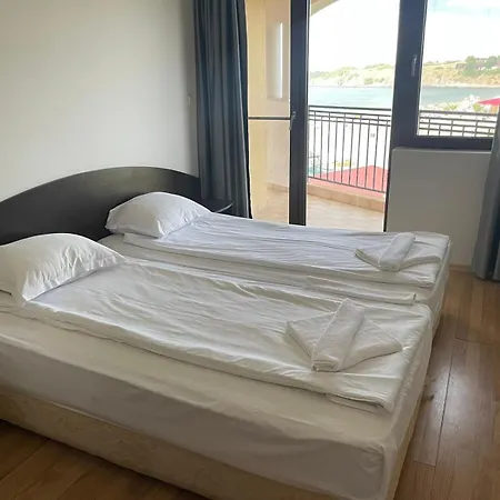 מלון Първа Линия Хотел С Адрес К-С Реджина Маре Царево