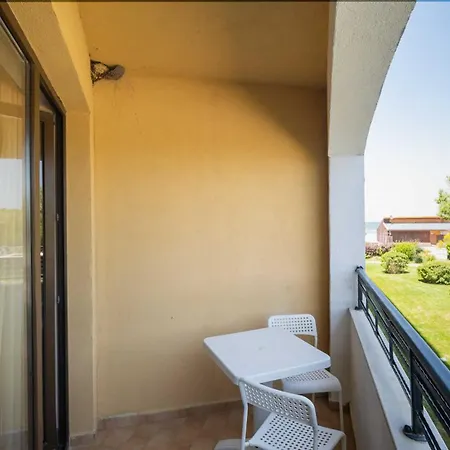 Първа Линия Хотел С Адрес К-С Реджина Маре Царево מלון 3*