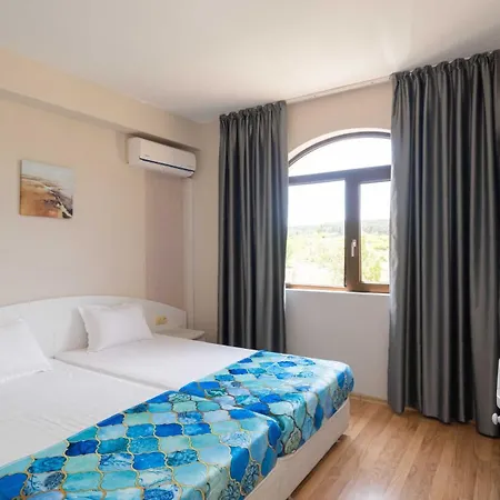 מלון Първа Линия Хотел С Адрес К-С Реджина Маре Царево צרבו