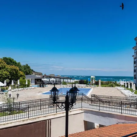 Първа Линия Хотел С Адрес К-С Реджина Маре Царево מלון