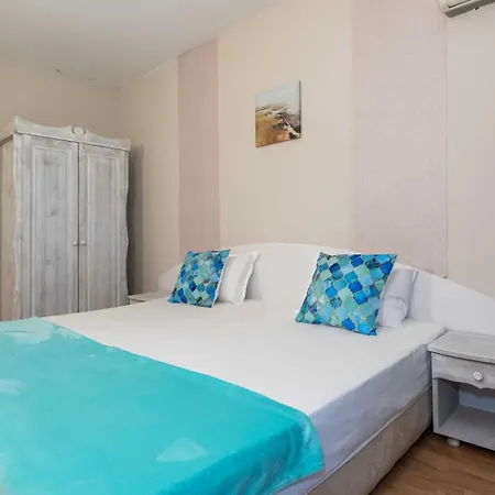 Първа Линия Хотел С Адрес К-С Реджина Маре Царево מלון 3*