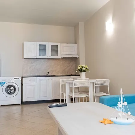 Hotel първа линия с адрес к-с реджина маре