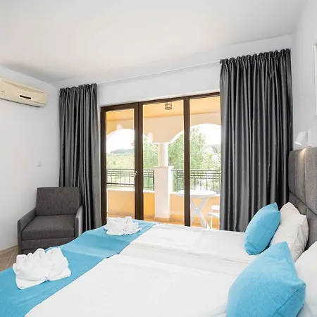 Hotel Първа Линия Хотел С Адрес К-С Реджина Маре Царево Tsarévo