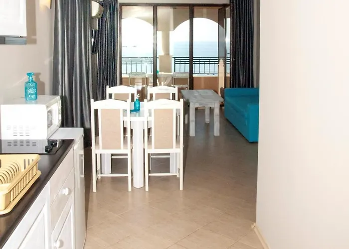 Hotel Първа Линия Хотел С Адрес К-С Реджина Маре Царево 3*