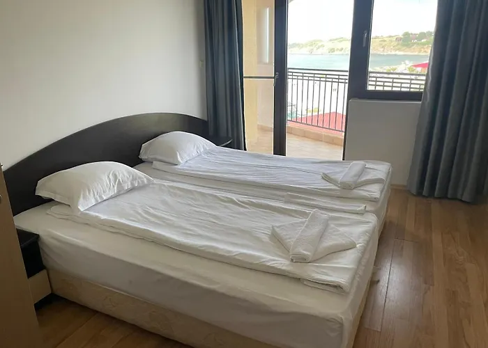 Hotel Първа Линия Хотел С Адрес К-С Реджина Маре Царево