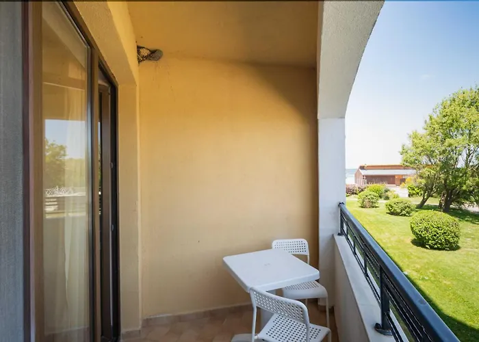 Първа Линия Хотел С Адрес К-С Реджина Маре Царево Hotel 3*